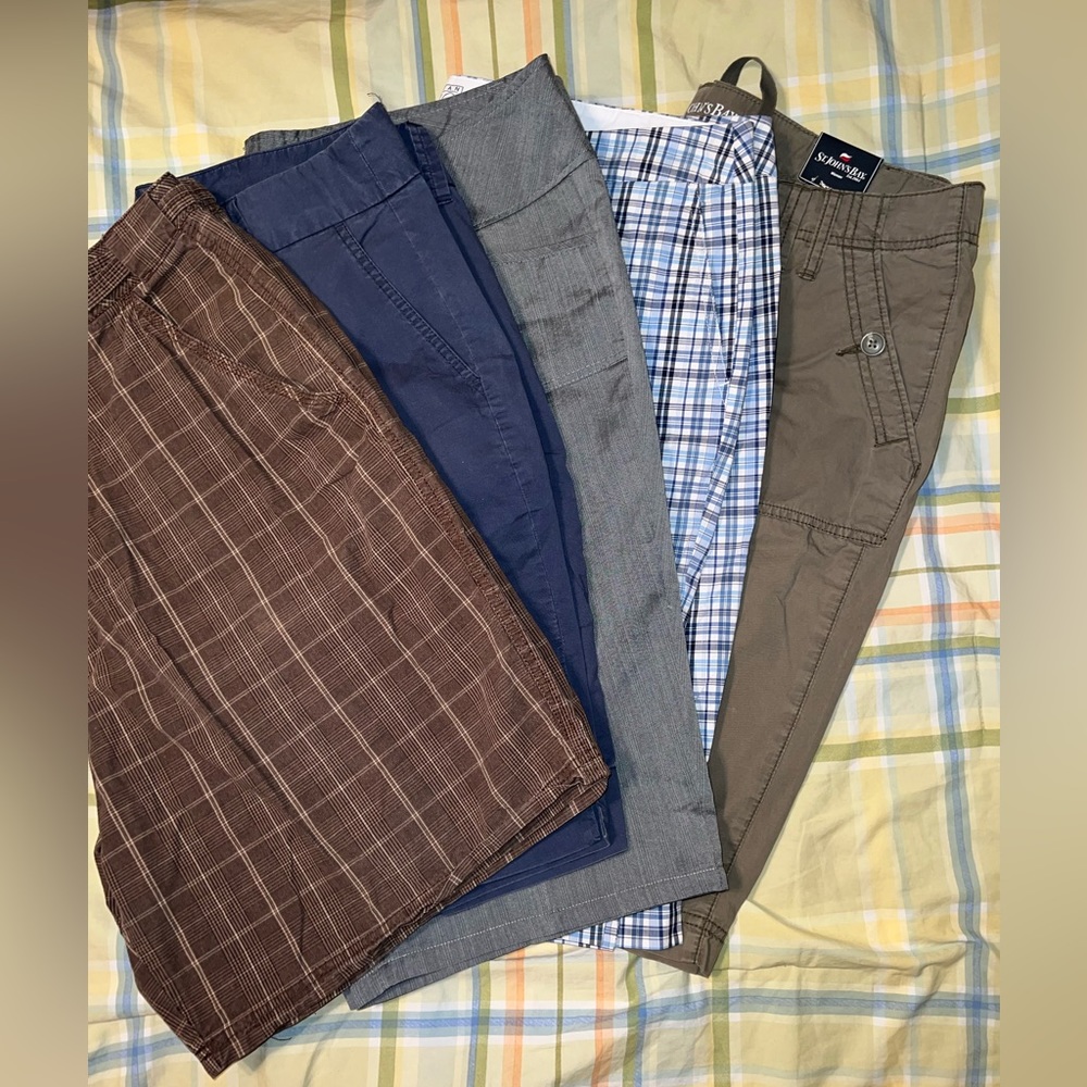 Bundle of 5 Bermuda style woman size 18 ( 4 preowned & 1 NWT)